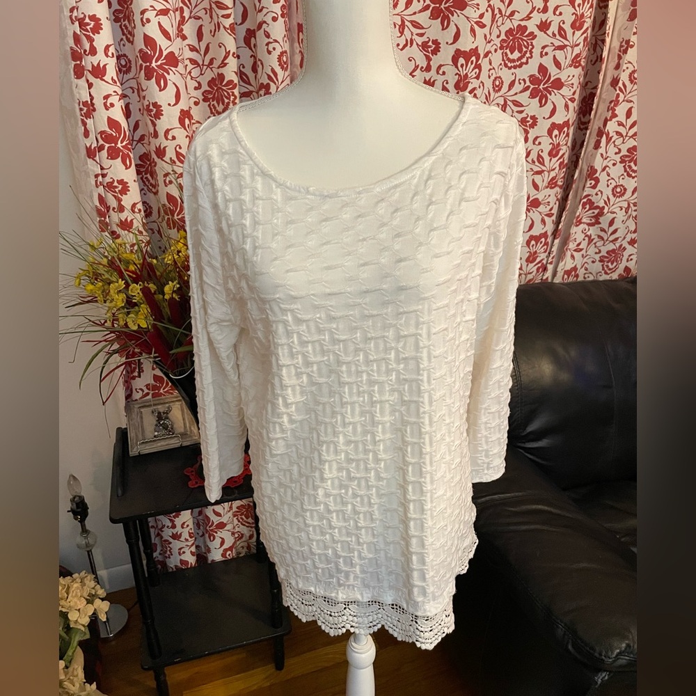 3/4 sleeve Women’s top / Crochet trim on sleeves and bottom
